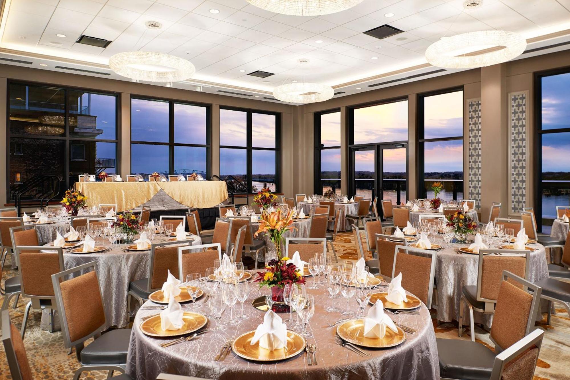 The Merrill Hotel & Conference Center, Muscatine, A Tribute Portfolio Hotel Ngoại thất bức ảnh