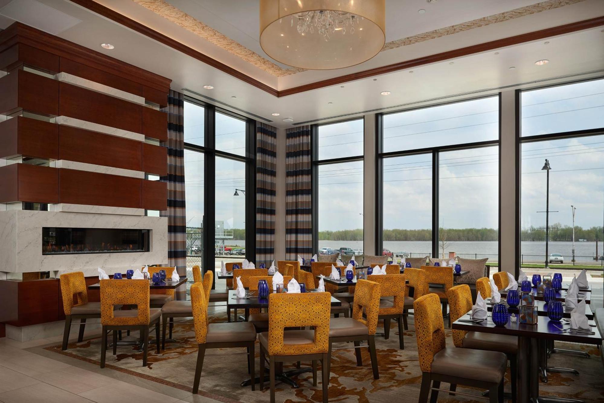 The Merrill Hotel & Conference Center, Muscatine, A Tribute Portfolio Hotel Ngoại thất bức ảnh
